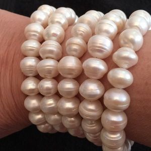 Freshwater pearl bracelet coil shape 5 rows